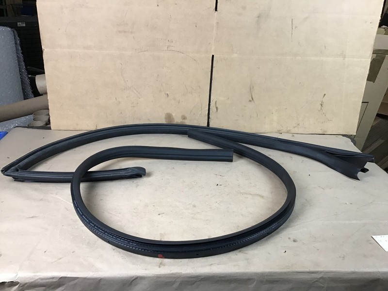 Maserati Granturismo S 2010 Front Right Door Weather Strip Seal Set 08 - 12 :O