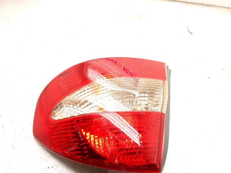 01-03 TOYOTA PRIUS 1.5L FWD AT PASSENGER SIDE REAR TAIL LIGHT ASSMEBLY