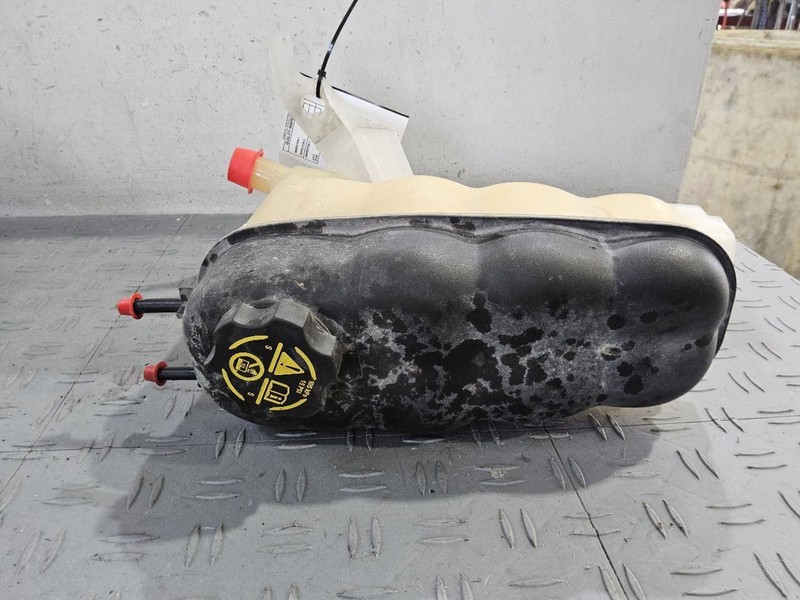 Coolant Reservoir Fits 15-20 ESCALADE 3568202