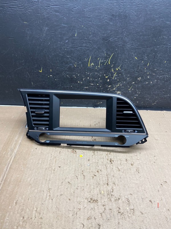 2017-2019 Hyundai Elantra Center Radio Climate Control Air Vent Bezel AB5511 DG