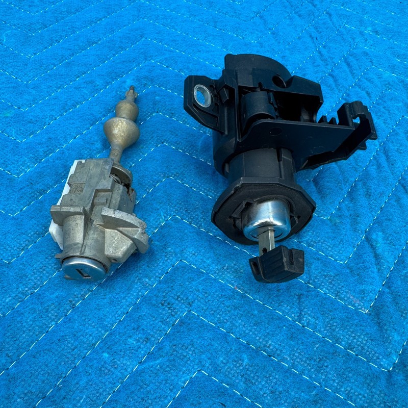 2006–2011 BMW 325i E90 N52 Ignition Lock Cylinder with Housing OEM 51247167321