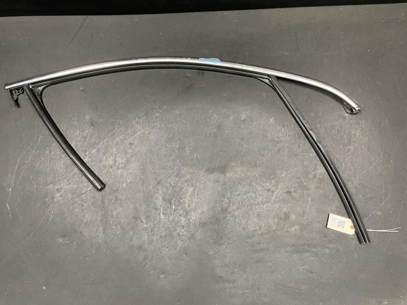 Front Right Door Window Glass Run Channel 2020 GMC Acadia 84852425 2017 - 2023 X