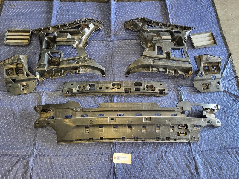 Used Oem BMW Rear Bumper Brackets Pressure Vents for 2023-2025 430Xi Gran Coupe