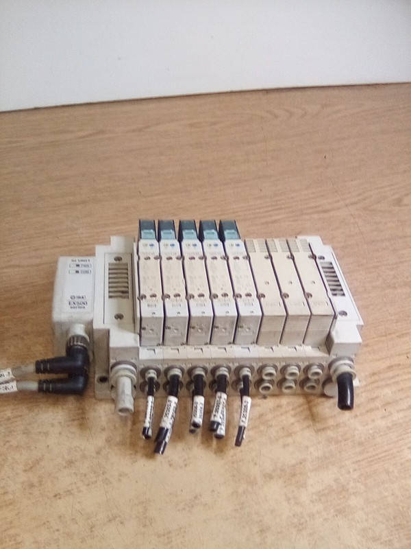 SMC EX500 Series 8 Slot Manifold W/ EX500-Q101 & (5) SY5200-5U1