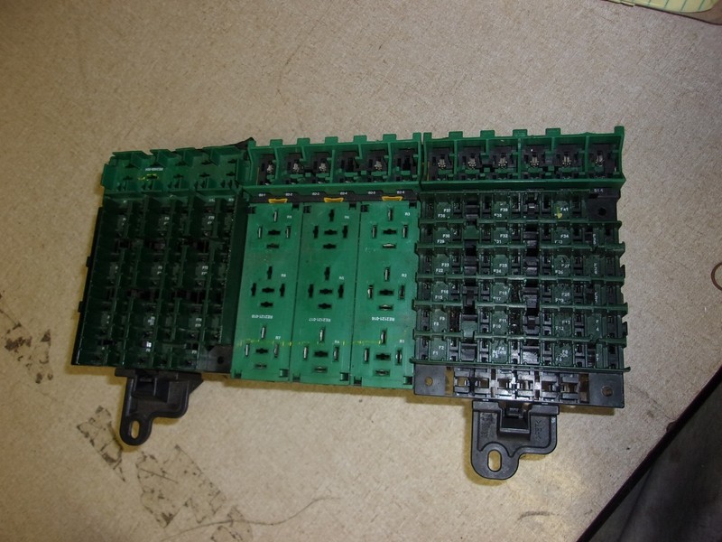 Fuse Relay Block Panel RE2466-004 *FREE SHIPPING*