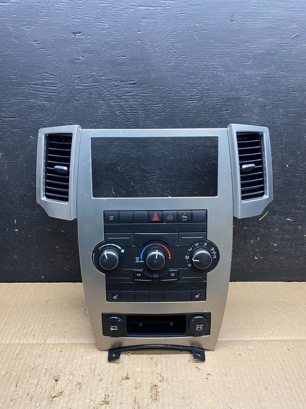 2008 to 2010 Jeep Grand Cherokee Center A/C Heater Climate Control OEM V1705 DG