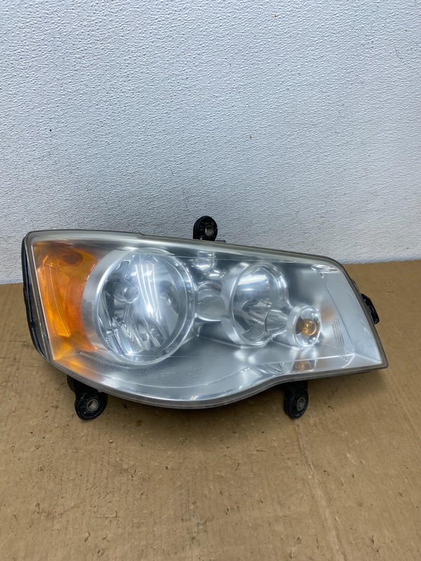 2011 to 2016 Chrysler Town and Country Right Passenger Headlight AC8649 DW