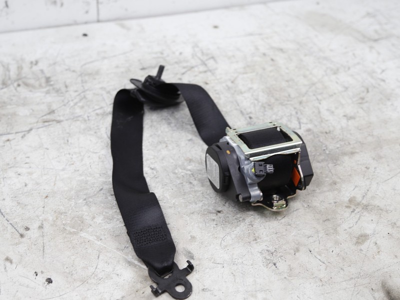 2011-2016 BMW 528i 535i 550i Front RH Right Seat Belt Retractor BLACK 618120800