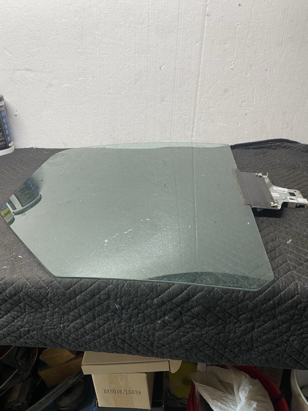 2014 Ford E-250 Econoline Van Driver Side Left Front Door Window Glass
