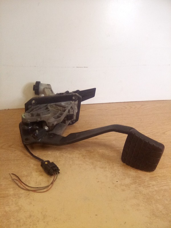 Wabco/Freightliner M2 965001052 Clutch Pedal Assembly