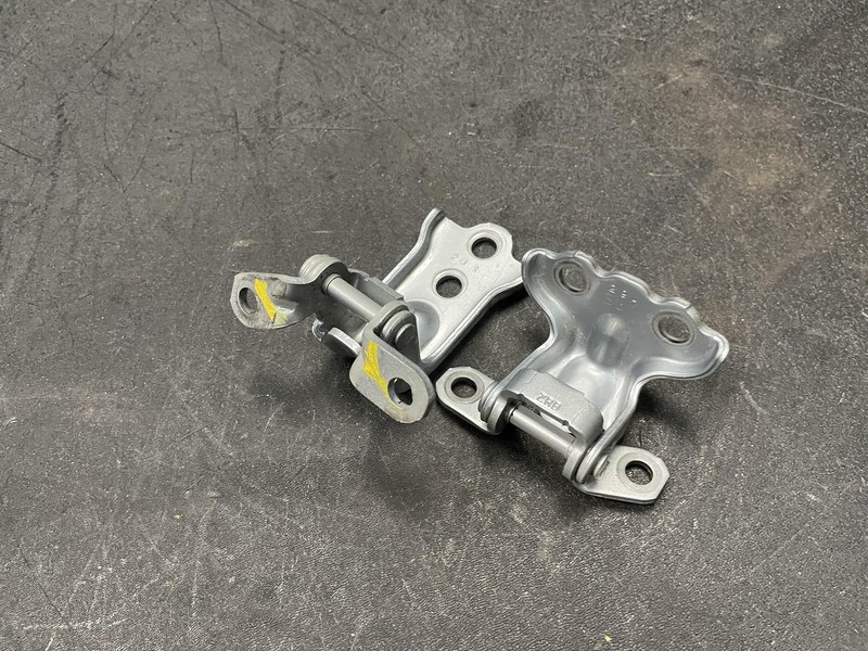 2PC Rear Left Door Upper & Lower Hinge 2022 Subaru Forester 60479-SJ010 19 -23