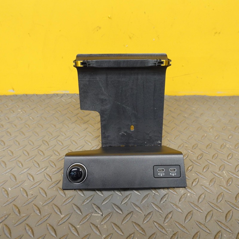 2024-2026 BMW X2 U10 USB-C CHARGING TRIM CENTER CONSOLE OEM 9890317