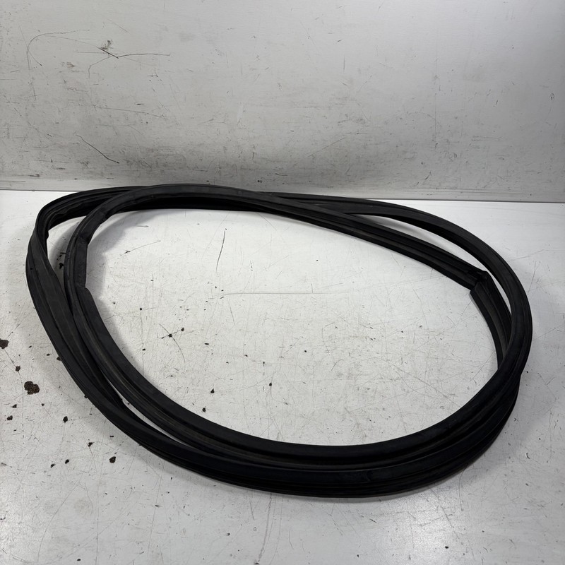07-08 Honda Fit Tailgate Weatherstrip Seal On Body 74440-SAA-023 OEM