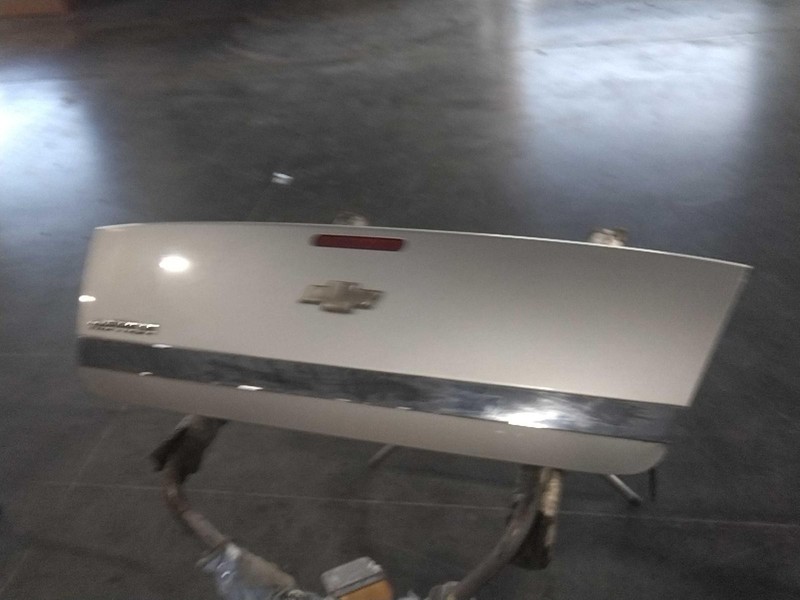 2010 Chevrolet Impala Deck Lid Trunk Lid Silver OEM 19179354 Used 104K