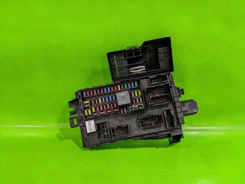 08 09 10 MKX MULTIFUNCTION FUSE RELAY BOX OEM 4070-29