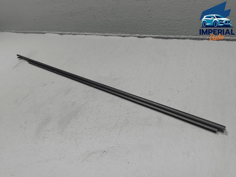 2011-2020 Toyota Sienna Front Right Passenger Door Window Belt Outer Molding OEM