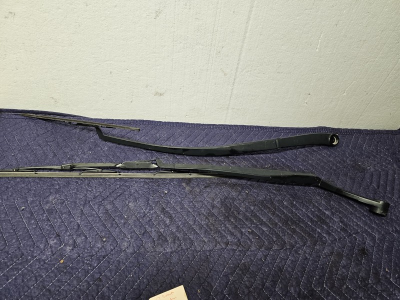 2016 - 2020 KIA SORENTO FRONT WINDSHIELD RIGHT And Left SIDE WIPER ARM Set OEM