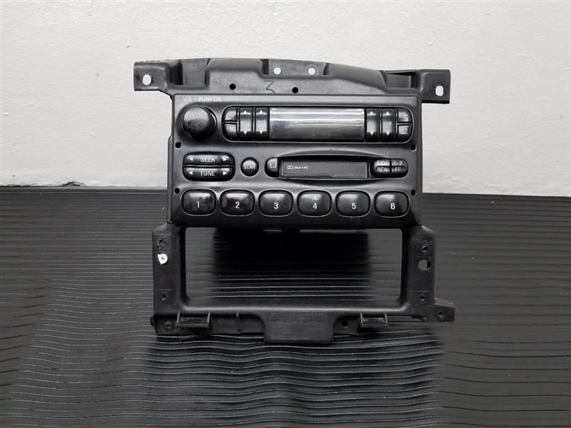 01-04 Ford F150 AM/FM/Cassette Audio Stereo OEM YW7Z-18806-AA