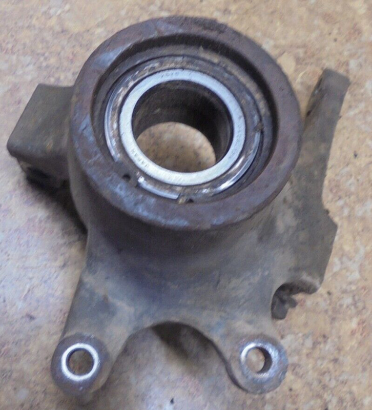 09 Arctic Cat 550 ATV 4x4 EFI Right Front Wheel Hub Knuckle Mount Shaft Axle M2