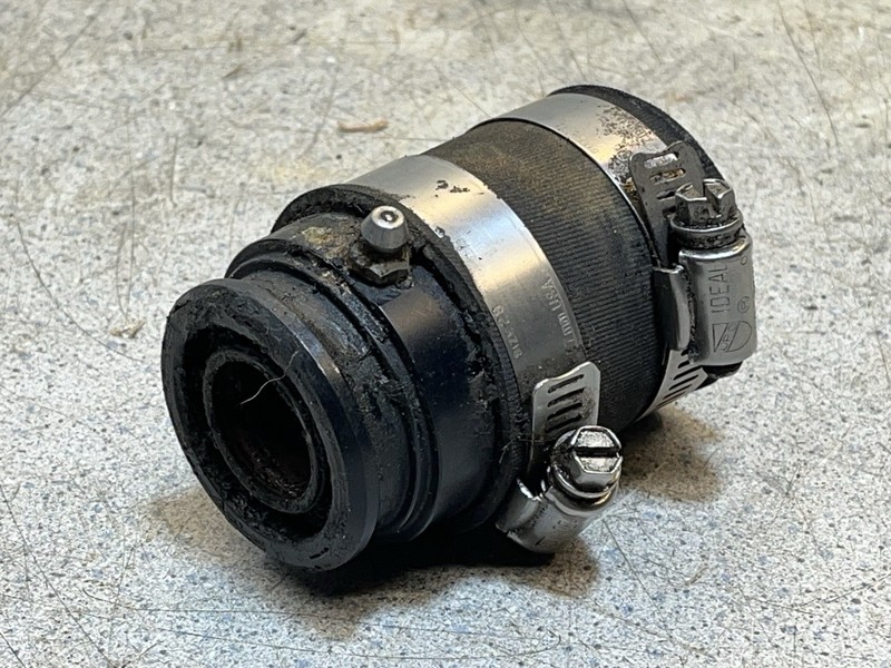 2001 Polaris Genesis 1200 Drive Shaft Bearing Seal Housing Coupler