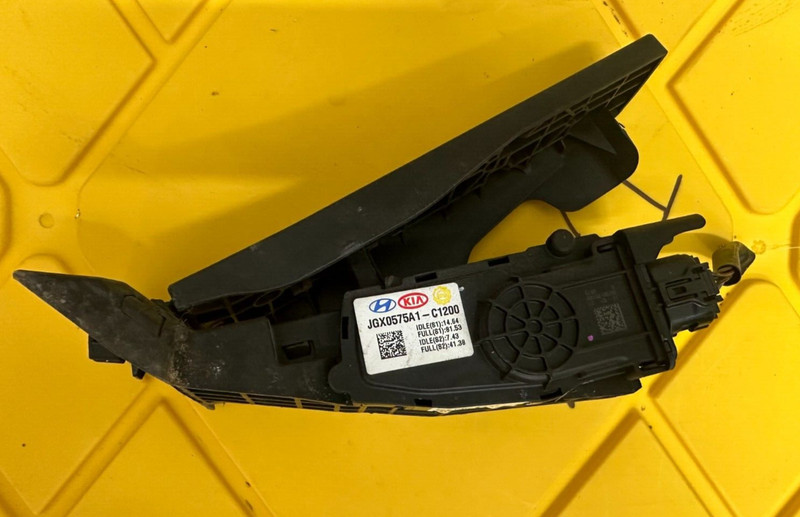 2015-2017 HYUNDAI SONATA GAS PEDAL JGX0575A1-C1200 OEM *tar