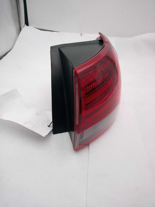 2019 Kia Sorento Right Tail Light Assembly Grey Used Hazy 662693 92000 Miles