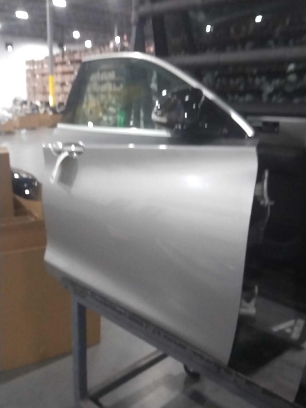 2017 INFINITI QX30 Right Front Door Silver 660267 94K Miles Used