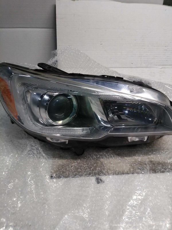 2016 Subaru WRX Right Headlight Assembly Halogen White 411127 111k Miles