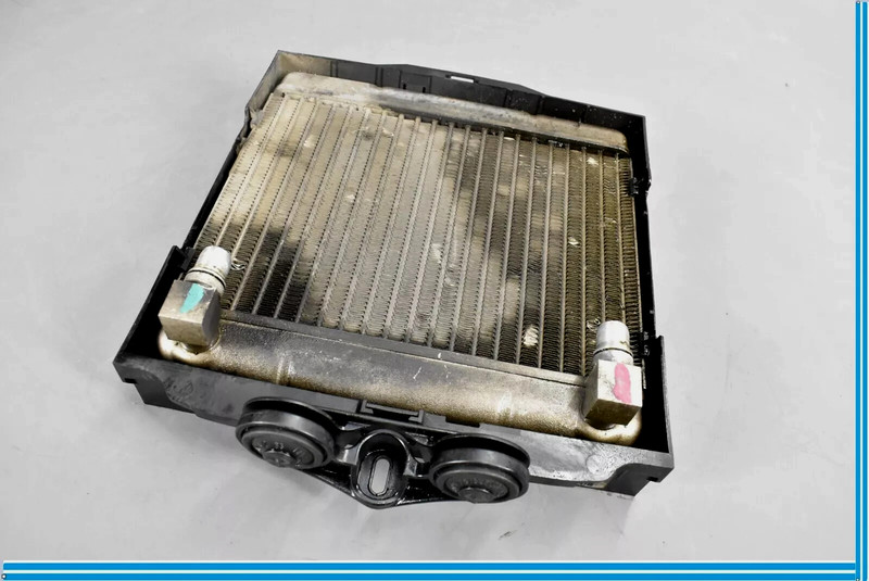 09-19 BMW F06 650i 550i 750i Front Right Side Engine Oil Cooler Radiator OEM