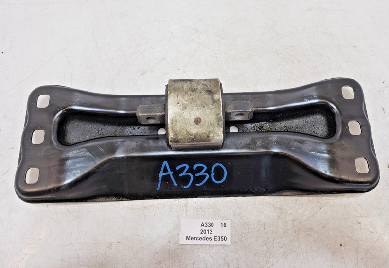 ✅ 10-16 OEM Mercedes W212 E350 Rear Auto Transmission Mount Bracket Carrier