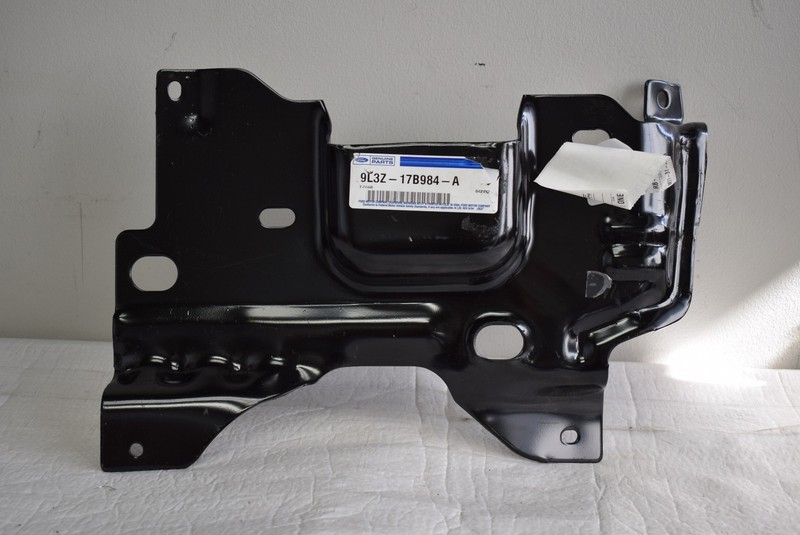 2009-2013 FORD F-150 FRONT PASSENGER RIGHT BUMPER MOUNTING PLATE GENUINE