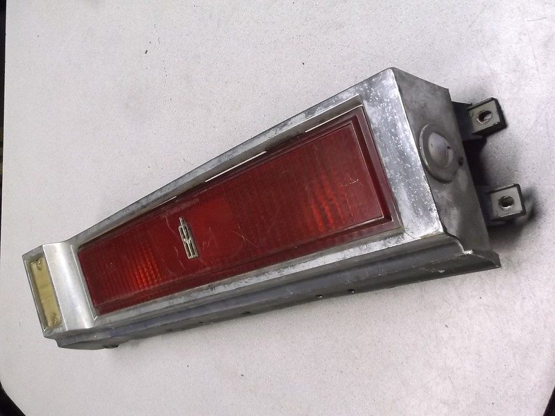 Vintage Oldsmobile RH Right Tail Light Lamp Assembly Guide 5968082