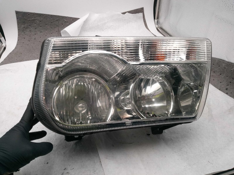 2006 Chrysler 300 Left Headlight Assembly Black 323670 Used 75K Miles