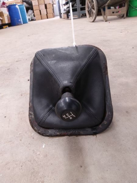 K3500 1986 Manual Transmission, Shifter Assm. 270000