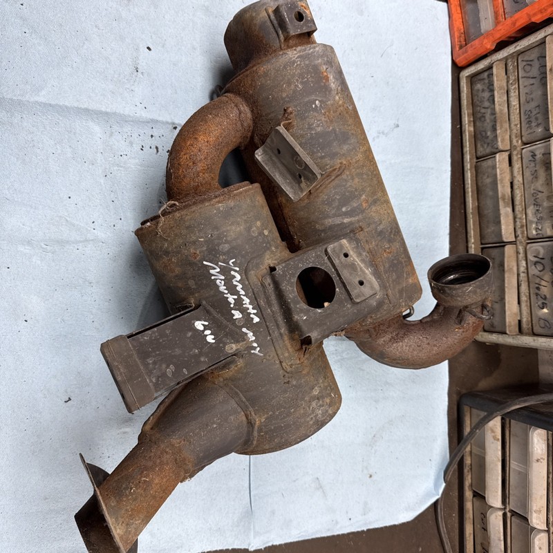 1999 Yamaha Moutain Max 600 Snowmobile Exhaust System Muffler Silencer
