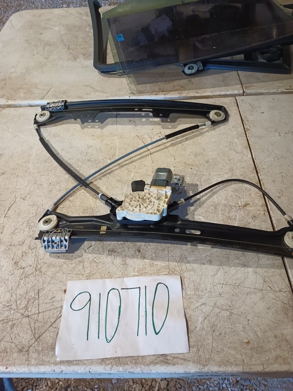 04-10 OEM BMW E60 E61 545 550 Front Left Driver Door Window Regulator Motor