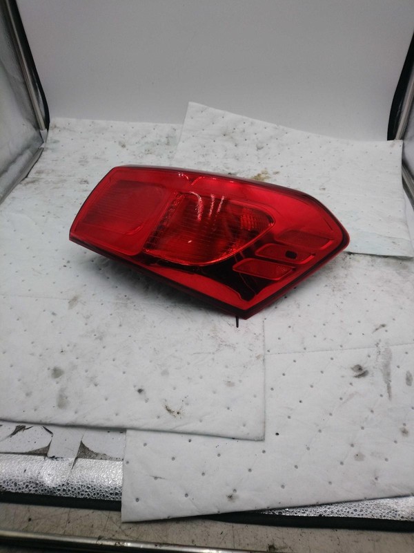 2016 KIA FORTE Right Tail Light Assembly Grey OEM 571041 Used 105K Miles