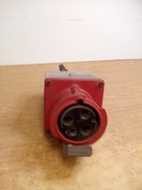 Hubbell 360R7W Pin Connector Receptacle 1-1/2" Hub "BROKEN COVER"