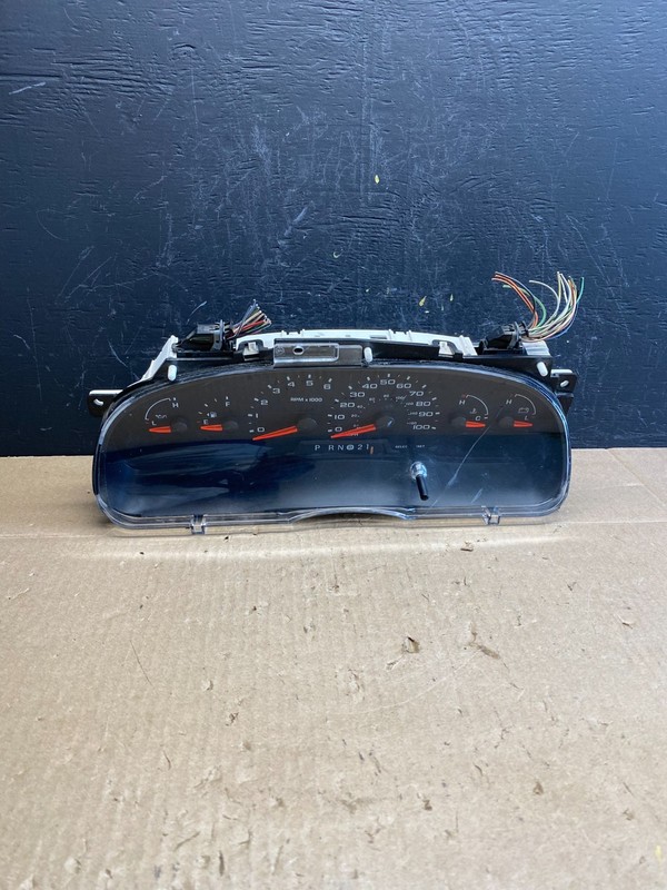 2006 Ford E350 Gauge Speedometer Cluster OEM AC6392 DG