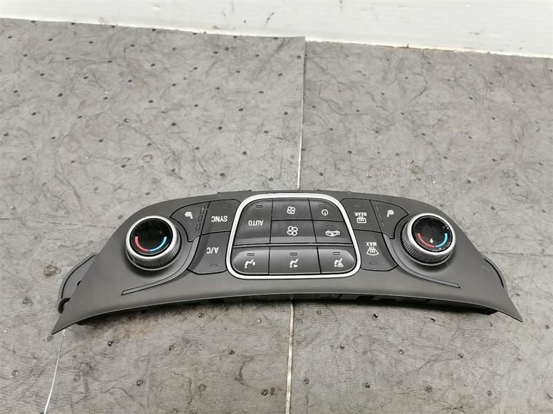 Temperature Control Panel ID 84422506 Fits 18-19 EQUINOX 1379295