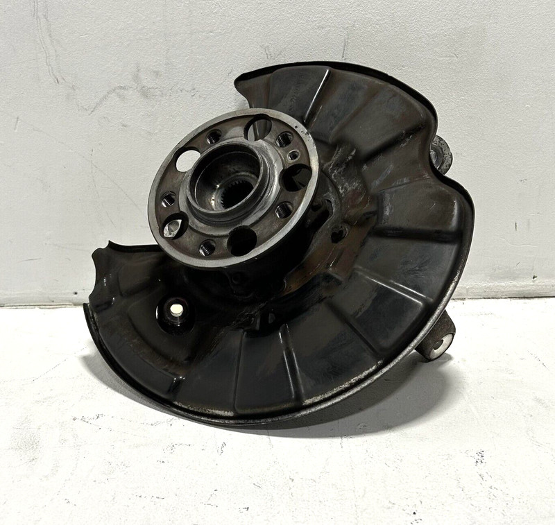 Rear Left Driver Spindle Knuckle Hub Mercedes-Benz S550 2014-2017 OEM