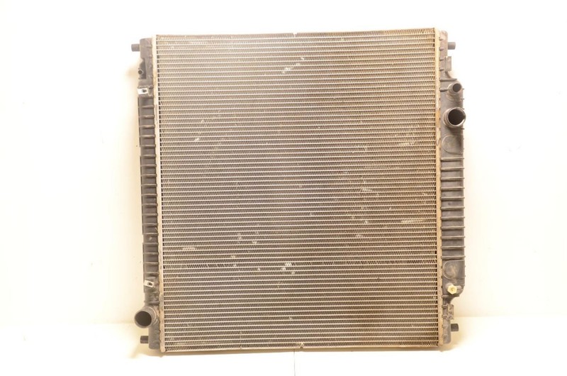 00-05 EXCURSION 6.8L Radiator