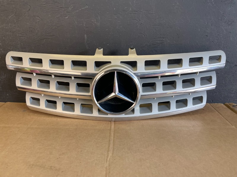 2009 to 2011 Mercedes ML-Class W164 Front Bumper Grille Grill ae0828 DG