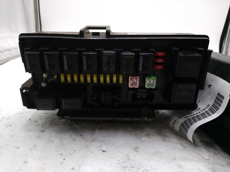 2007 Chrysler Aspen OEM Fuse Box 4.7L Engine Compartment Red Used 123K Miles