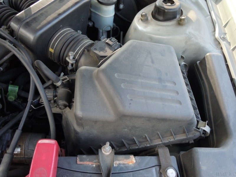 2000-2004 Toyota Avalon Air Cleaner Housing Box OEM