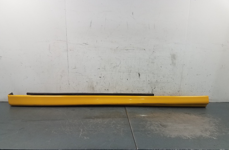 2004 Pontiac GTO Left Side Skirt Rocker Panel #32042 V8