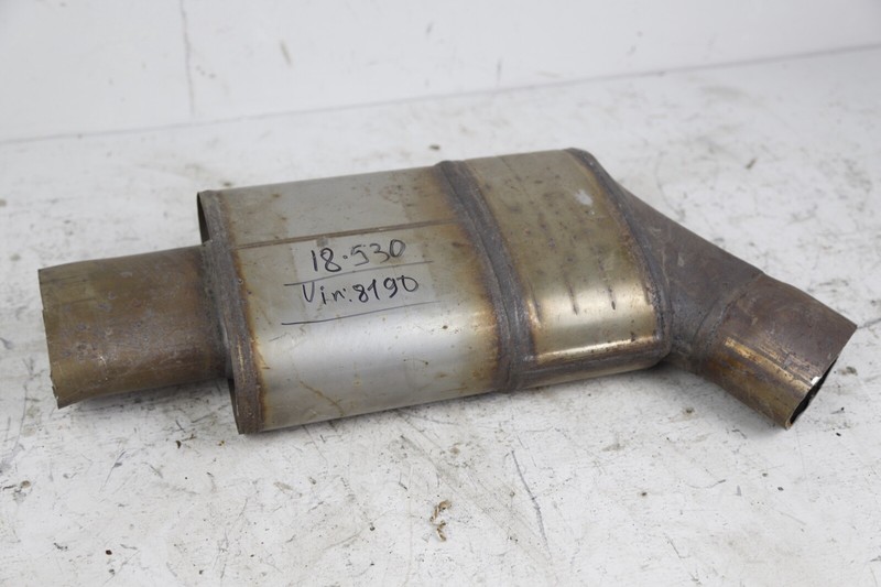 2017 - 2022 BMW 530i G30 2.0L EXHAUST CENTER MUFFLER RESONATOR PIPE OEM