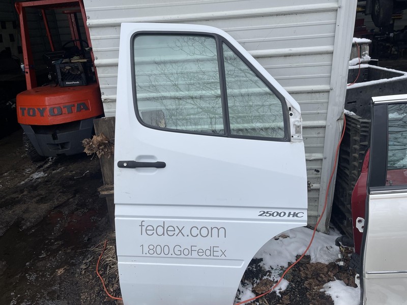 2002 - 2006 Freightliner Sprinter Van 2500 Front Passenger Right Door Oem Tested