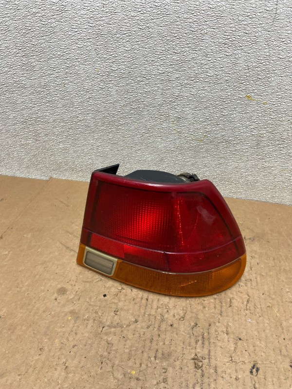 1997-1999 Saturn SL SL1 Sedan Right Passenger RH Side Tail Light OEM Z8033 DW
