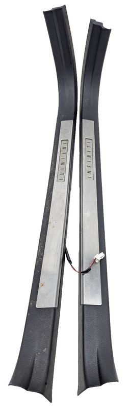 2006 INFINITI M35 FRONT ILLUMINATED DOOR SILL TRIM PAIR